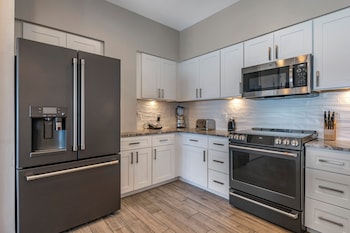 4 Bdrm Oceanfront Presidential Ste 3 Kg 2 Twn
