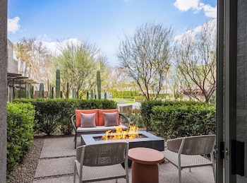 Room, 1 King Bed, Patio (with Firepit)