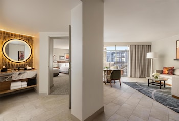Suite (Fountain Court)