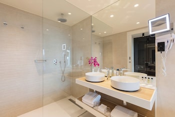 Deluxe Suite, 1 King Bed, Corner