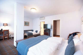 Standard Room, 1 King Bed (Family Room)