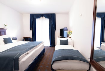 Premium Room, 1 King Bed with Sofa bed (Family Room)