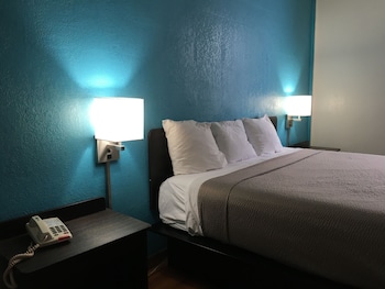 Standard Room, 1 King Bed, Smoking