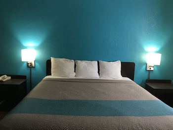 Standard Room, 1 King Bed, Smoking