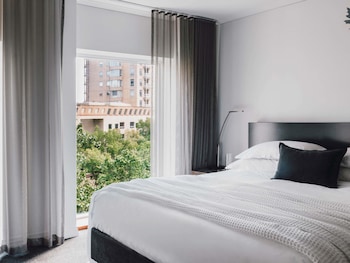 Junior Suite, 1 King Bed, Jetted Tub (Private Office)