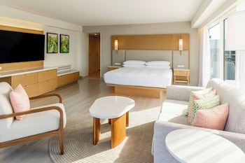 Junior Suite, 1 King Bed with Sofa bed, Club Lounge Access, Ocean View (Tradewinds, Adults Only)