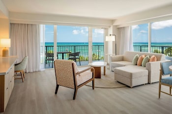 Suite, 1 King Bed with Sofa bed, Oceanfront (South Tower, Corner Room, High Floor)