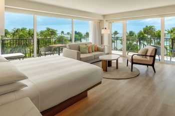 Junior Suite, 1 King Bed with Sofa bed, Oceanfront