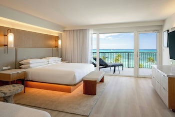 Suite, 1 King Bed with Sofa bed, Oceanfront (South Tower, Corner Room, High Floor)