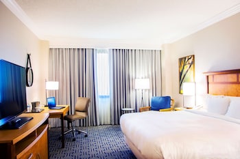 Suite, 1 Bedroom, Accessible (Mobility, Roll-in Shower)