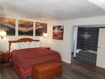 Deluxe Studio Suite, 1 King Bed with Sofa bed, Non Smoking