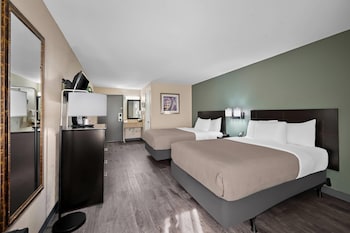 Room, 2 Queen Beds, Non Smoking (Upgrade)