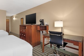 Standard Room, 2 Queen Beds, Accessible, Bathtub