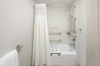 Room, 1 Queen Bed (Hearing Accessible)