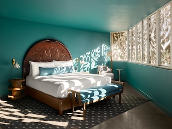 Grand Suite, Corner
