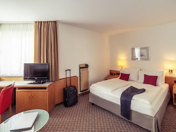 Privilege, Room, 1 Queen Bed