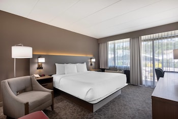 Standard Room, 1 King Bed, Non Smoking, Balcony