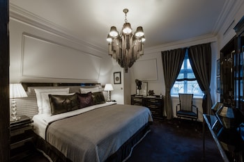 Premium Suite (designed by PATRICK HELLMANN)