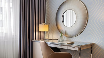 Standard Room, 1 King Bed (Quiet Mid Floor)