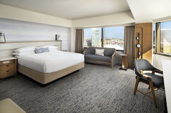 Room, 1 King Bed, Bay View (Corner)