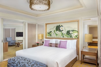 Club Suite, 1 King Bed (Premier Executive)