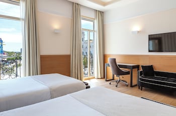 Family Room, 2 Double Beds, Beach View