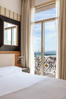 Family Room, 2 Double Beds, Beach View
