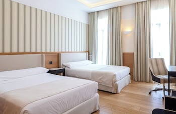 Family Room, 2 Double Beds, Bathtub