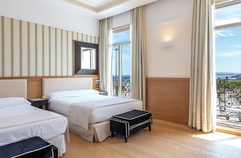 Family Room, 2 Double Beds, Beach View