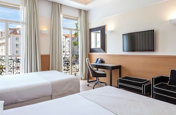 Family Room, 2 Double Beds, Bathtub