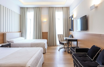 Family Room, 2 Double Beds, Bathtub