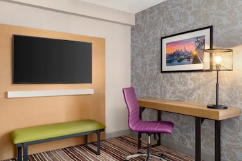 Standard Room, 2 Queen Beds, Roll-in Shower (Mobility)