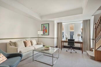 Executive Suite, 1 Double Bed, City View