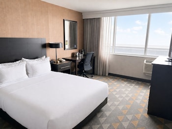 Room, 1 Queen Bed, Accessible (Roll-In Shower)