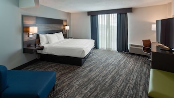 Standard Room, 1 King Bed, Non Smoking, Refrigerator & Microwave (Walk-in Shower)