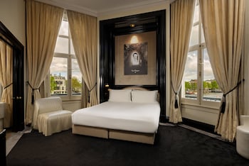 Suite, 1 King Bed (Champagne)