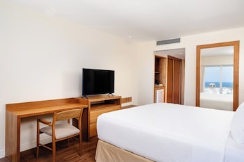 Deluxe Room, Partial Ocean View