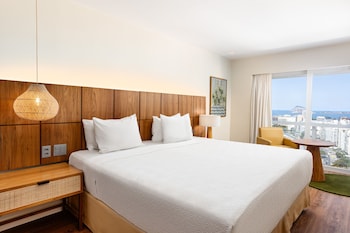 Deluxe Room, Partial Ocean View