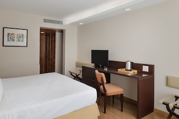 Classic Room, Partial Ocean View