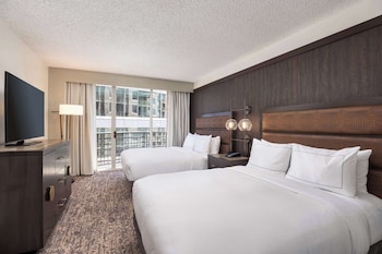 Two-Bedroom Suite, 1 King Bed + 2 Queen Beds