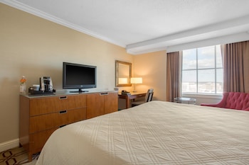 Premier Room, 1 King Bed, Accessible