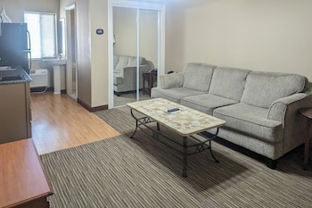 Suite, 1 King Bed with Sofa bed, Non Smoking (Exterior Corridor)