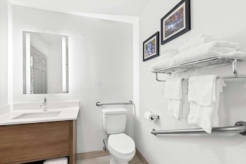Room, 2 Queen Beds, Accessible, Non Smoking