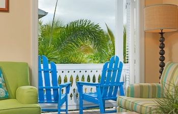 Garden One Bedroom Suite, King Bed, with Living Room