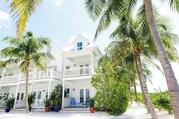 Waterfront King Suite With Living Room
