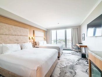 Family Room, 1 King Bed, Connecting Rooms