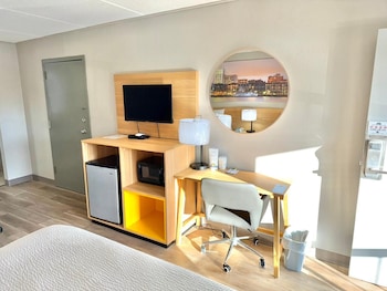 Standard Room, 1 King Bed