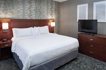 Suite, 1 King Bed, Hearing Accessible, Non Smoking