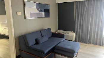 Suite, 2 Queen Beds, Non Smoking