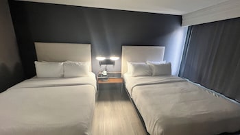 Suite, 2 Queen Beds, Non Smoking